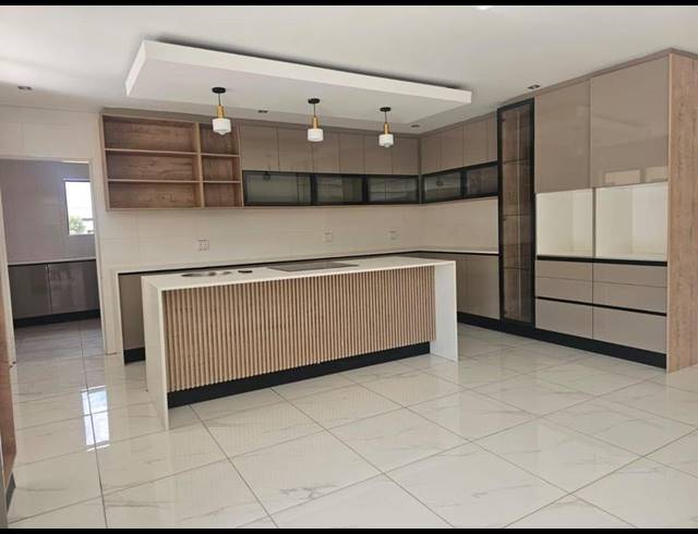 4 BEDROOM HOUSE FOR SALE IN BUFFELSPOORT